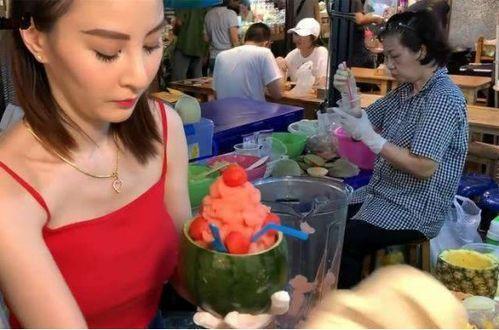 宿舍大妈在线吃瓜,揭秘校园八卦风云