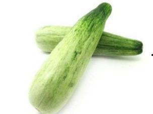 吃羊角脆瓜,夏日消暑佳品，口感脆爽回味无穷