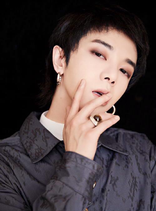 明星吃瓜华晨宇,明星间的趣味互动