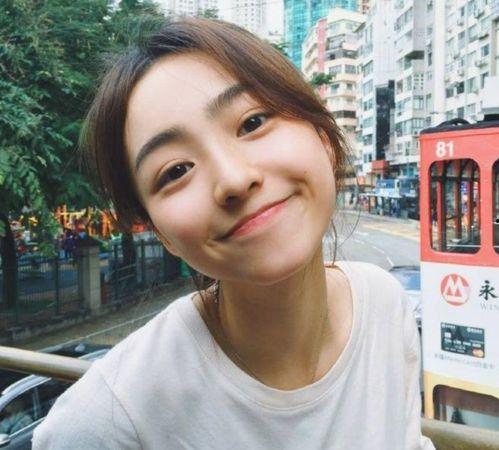 青岛吃瓜女孩是谁呀,网络红人的崛起之路